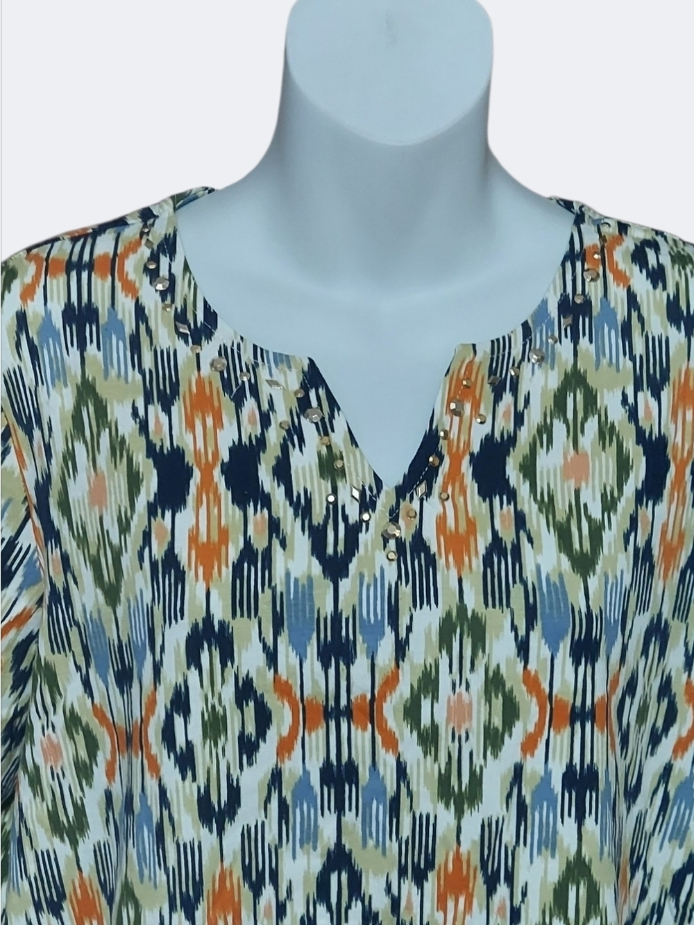 NWT Alfred Dunner Lake Tahoe Ikat-Print Short Sleeve Jeweled Split-Neck Top SM - Picture 3 of 5